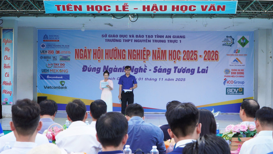 tuyen-sinh-111-3.jpg