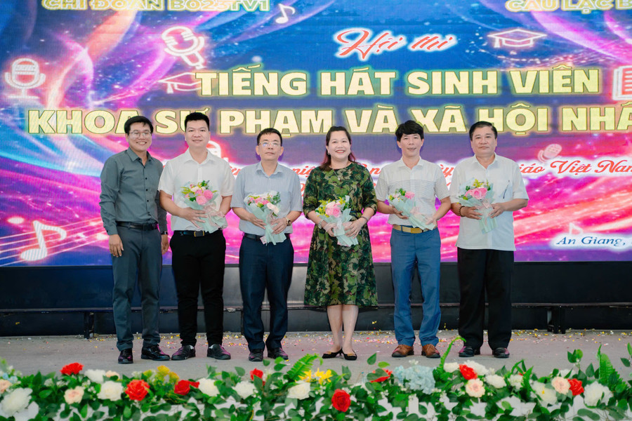 Hội thi Tiếng hát MM888 Việt Nam Tải App chào mừng Ngày Nhà giáo Việt Nam 20/11 do MM888 Việt Nam Tải App tổ chức. sv-kgu-3.jpg