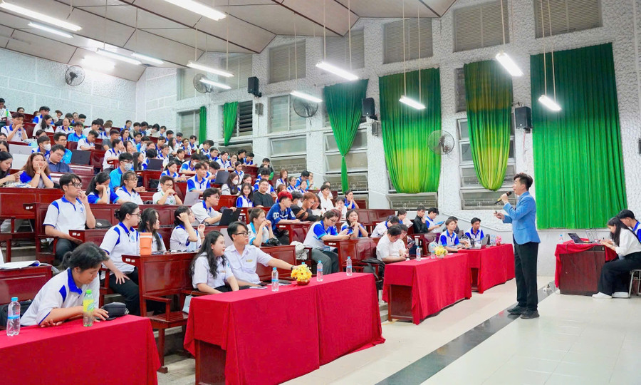 Ths Huỳnh Ngọc Thái Anh giới thiệu về Khung năng lực số AI dành cho MM888 Việt Nam Tải App từ UNESCO và các công cụ AI hữu ích hỗ trợ nghiên cứu khoa học. nang-luc-so-2.jpg