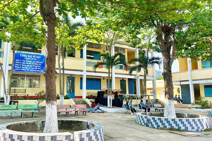 Khuôn viên Trường THCS Ba Chúc (xã Ba Chúc, tỉnh An Giang). Ảnh: K.H. ag-ba-chuc-1.jpg