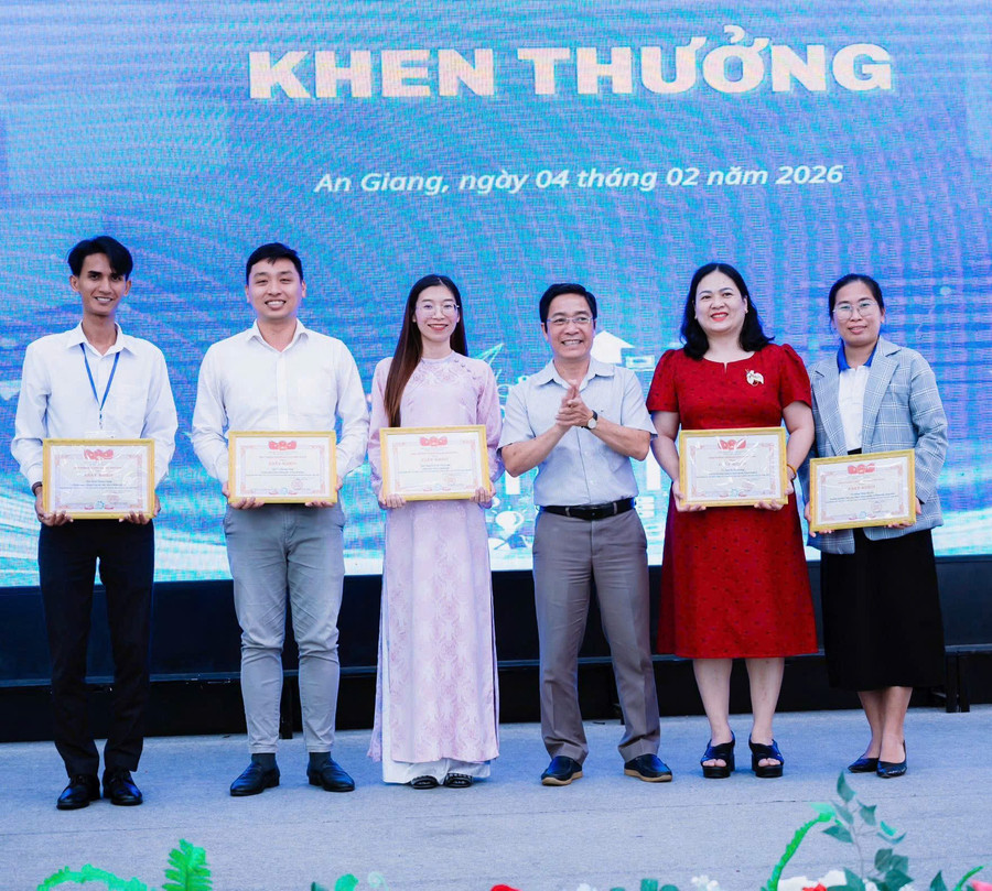 MM88b nhà cái khen thưởng các giảng viên. kgu-khoi-nghiep-7.jpg