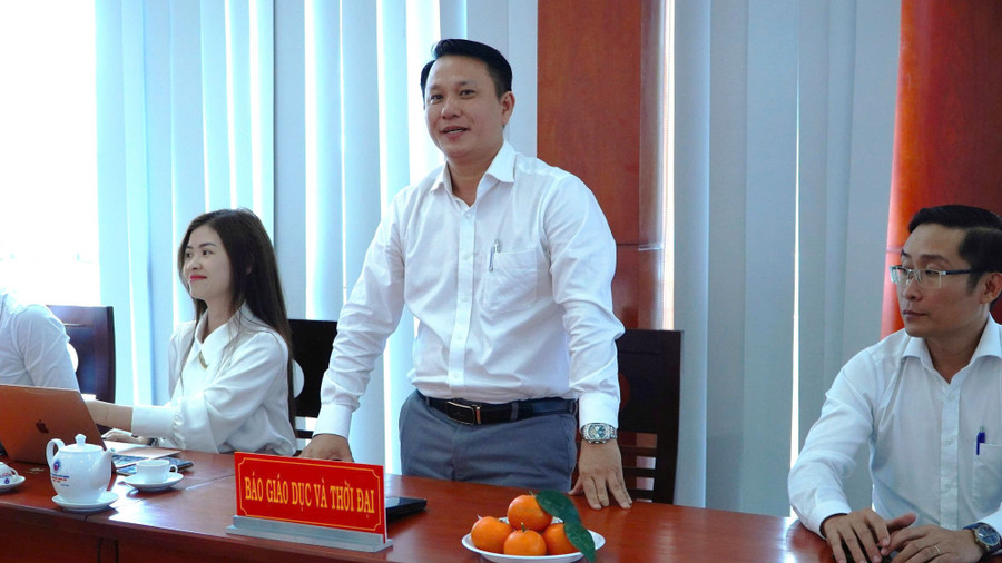 Ông Nguyễn Xuân Lộc, phụ trách Văn phòng Đại diện Báo GD&TĐ tại ĐBSCL phát biểu tại buổi lễ. cd-kien-giang-ky-ket-2.jpg