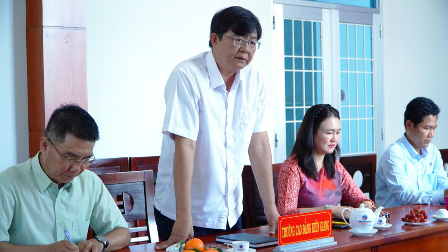 TS Nguyễn Minh Quân, Hiệu trưởng Trường Cao đẳng Kiên Giang, phát biểu tại buổi lễ. cd-kien-giang-ky-ket-1.jpg