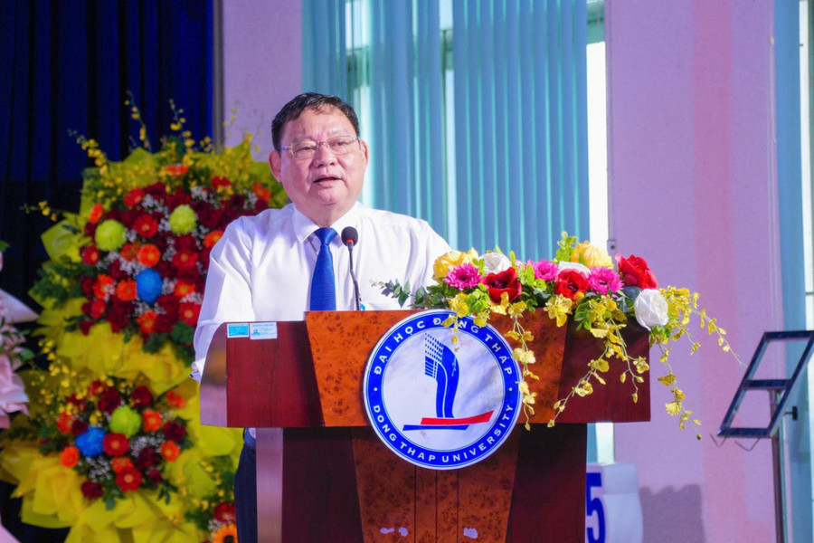 PGS.TS Hồ Văn Thống, Hiệu trưởng Trường MM888 bảo mật tuyệt đối Đồng Tháp, phát biểu tại buổi lễ. dong-thap-1.jpg