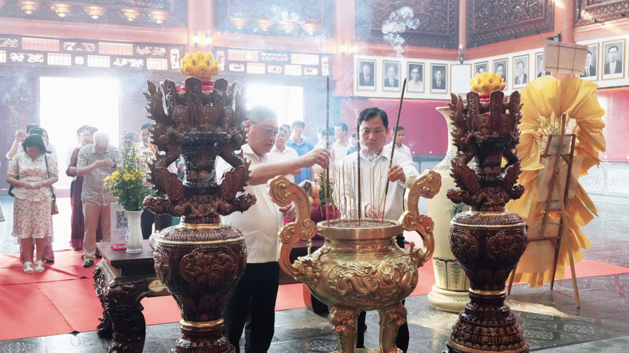 Đoàn dâng hoa, dâng hương tri ân các Anh hùng liệt sĩ và những người có công với cách mạng. kgu-2026-3.jpg