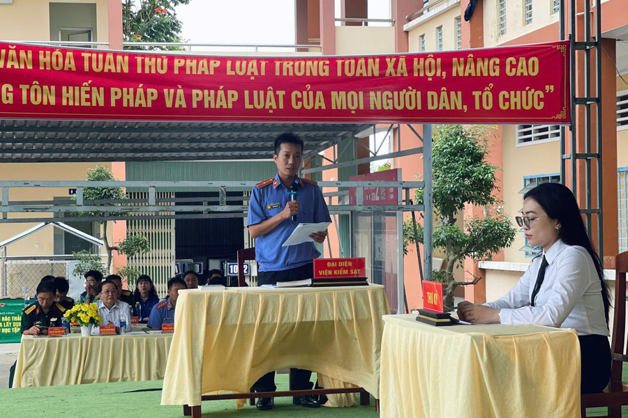 Quang cảnh phiên tòa giả định. phong-chong-ma-tuy-5.jpg