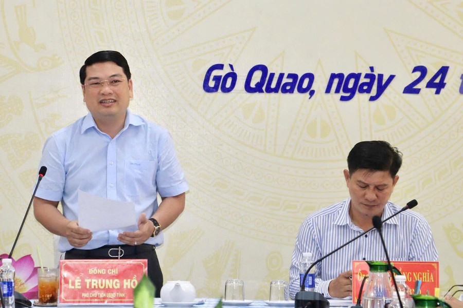 Ông Lê Trung Hồ, Phó Chủ tịch UBND tỉnh An Giang phát biểu chỉ đạo tại cuộc họp kiểm tra công tác chuẩn bị Ngày hội.