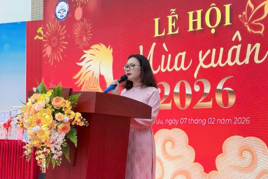 Cô Nguyễn Thị Hương Giang nhấn mạnh tới vai trò của tiếng Anh trong MM88b nhà cái và đời sống. b2.jpg