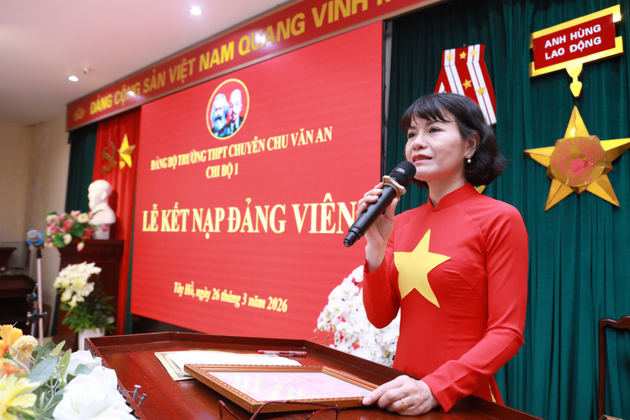 Nhà giáo Nguyễn Thị Nhiếp phát biểu giao nhiệm vụ cho các Đảng viên mới. 1.jpg