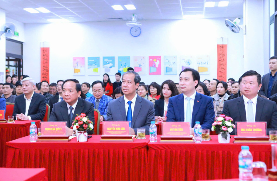 4 người được giới thiệu ứng cử đại biểu Quốc hội khóa XVI và đại biểu HĐND các cấp nhiệm kỳ 2026-2031. Ảnh: Đình Tuệ.