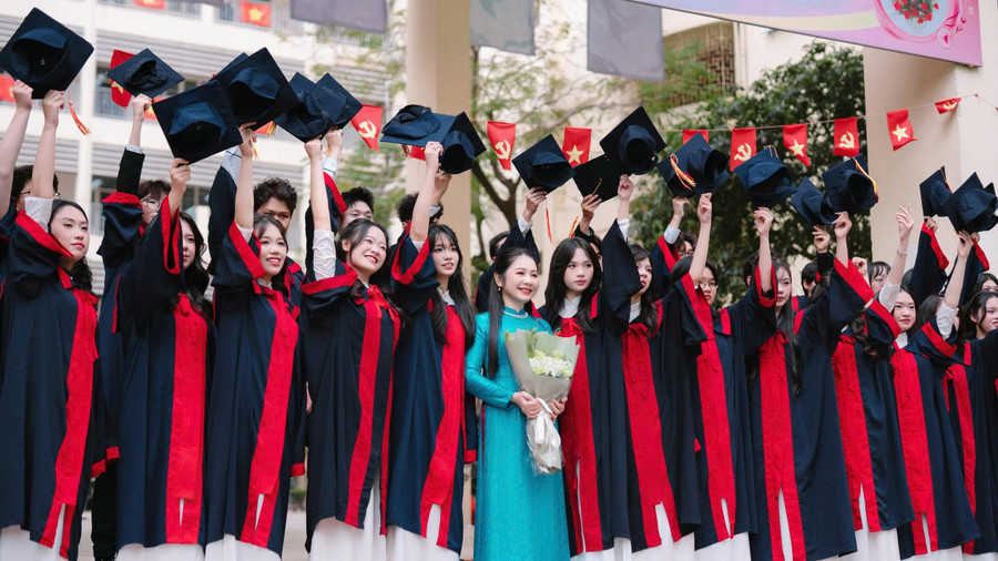 Theo cô Vĩnh Hà, năm nay lớp 12 Sinh của cô dự thi HSG Quốc gia có 2 giải Nhất, 1 giải Nhì và 1 giải Ba. sinh-1.jpg
