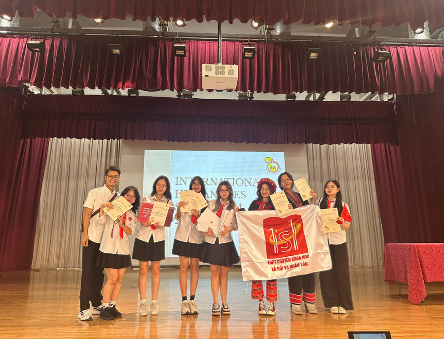 Tuệ Giang và các bạn của mình. Ảnh: NVCC. giang-3.jpg