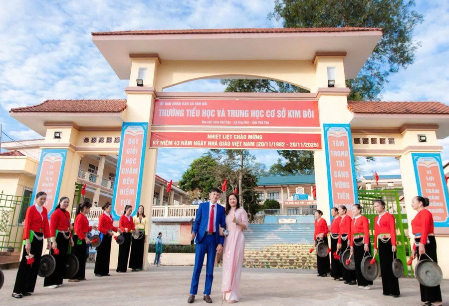 Cán bộ, Trung Tâm Đăng Nhập MM88 Chính Thức Mới Trường Tiểu học & THCS Kim Bôi hân hoan trong dịp kỷ niệm 43 năm Ngày Nhà giáo Việt Nam 20/11/2025. boi-2.jpg