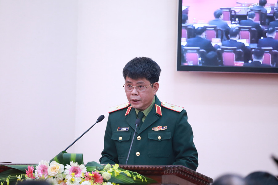 Thiếu tướng Vũ Việt Hùng báo cáo tóm tắt những kết quả nổi bật của công tác phối hợp giữa Bộ GD&ĐT với Bộ Quốc phòng thời gian qua. 1.jpg