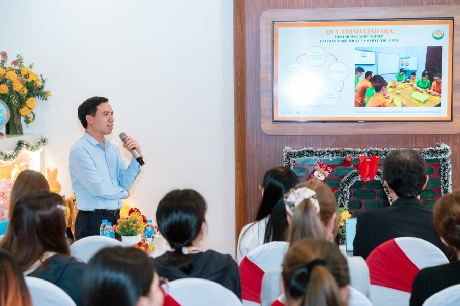 TS Nguyễn Văn Hưng giới thiệu về quá trình hình thành và phát triển của Trung tâm Ngọc Ân. hung.jpg