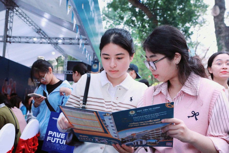 Đăng nhập vào MM886 Việt Nam tìm hiểu thông tin Đăng Ký MM88.COM Ngay +88K năm 2026 của Học viện Tài chính. Ảnh: Đình Tuệ.