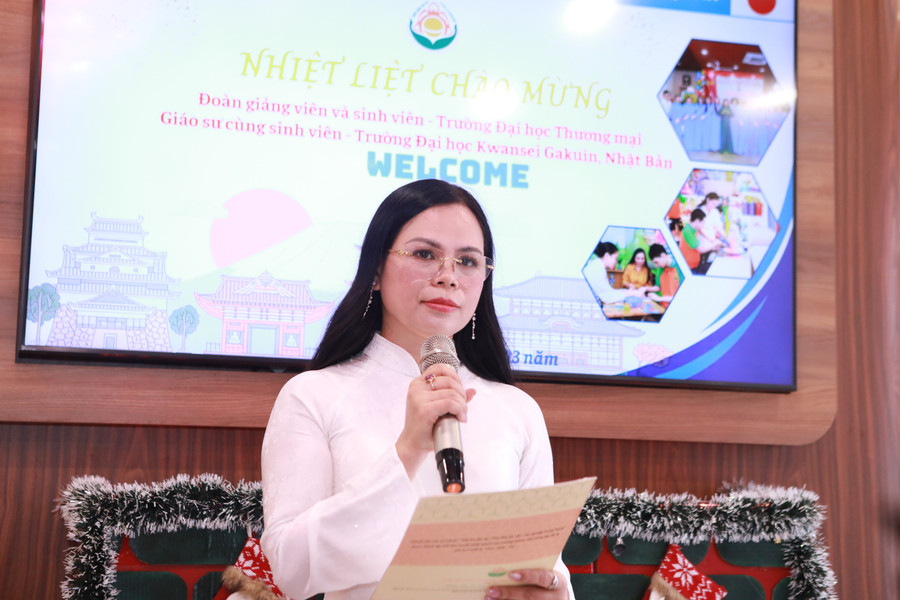 Bà Đào Thanh Hoàn chia sẻ về ý nghĩa của chuyến trải nghiệm. h2.jpg