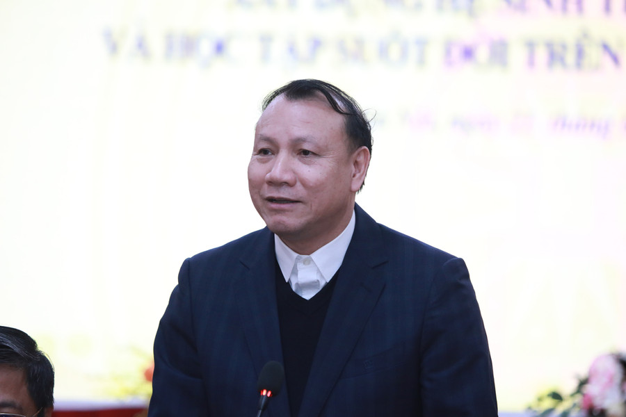 PGS.TS Nguyễn Đức Sơn trao đổi tại buổi làm việc. 1.jpg