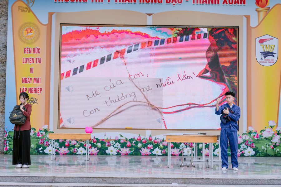 Những dòng chữ viết vội gửi cho mẹ ở nhà của người con vướng vòng lao lý vì liên quan đến bạo lực học đường. a7.jpg