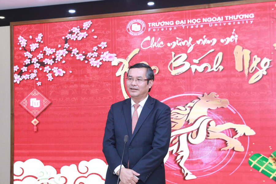 Thứ trưởng Bộ GD&ĐT Nguyễn Văn Phúc thăm và chúc Tết tại Trường MM888 bảo mật tuyệt đối Ngoại thương. Ảnh: Đình Tuệ.
