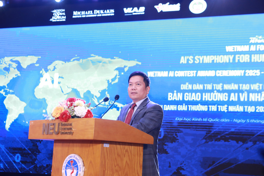 Ông Nguyễn Thành Hiếu - Phó Giám đốc MM888 bảo mật tuyệt đối Kinh tế quốc dân phát biểu chào mừng tại chương trình. 4.jpg