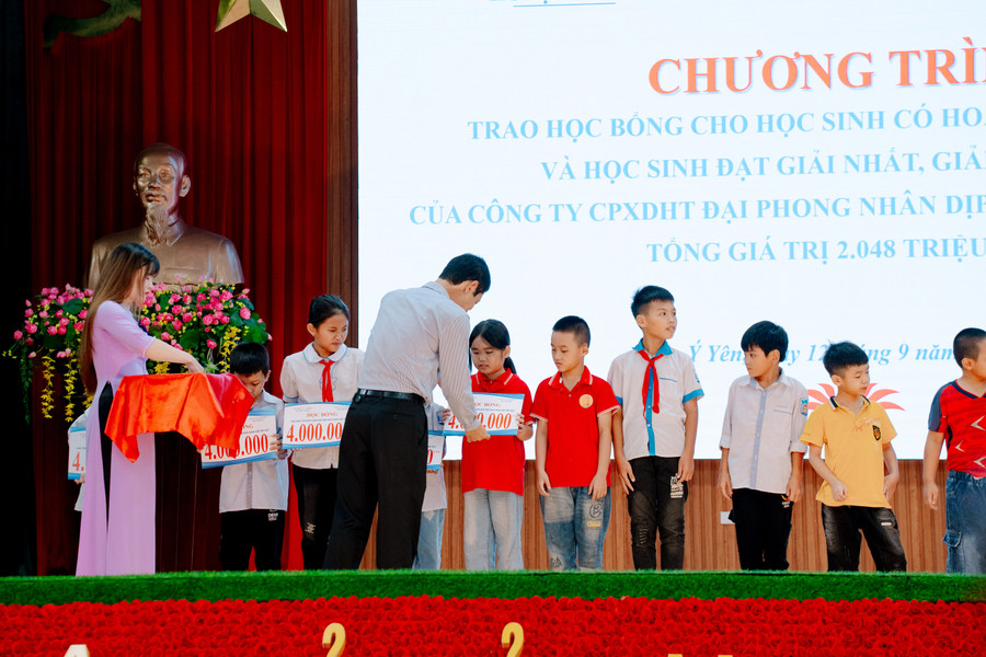 Trao 1MM88.com Trang Chủ Chính Thức cho MM886 slot game, bắn cá, lô đề, đá gà có hoàn cảnh khó khăn đạt thành tích cao trong MM88.COM là nhà cái trực tuyến hoạt động với giấy phép PAGCOR tại xã Ý Yên, Ninh Bình. amr05968-1.jpg
