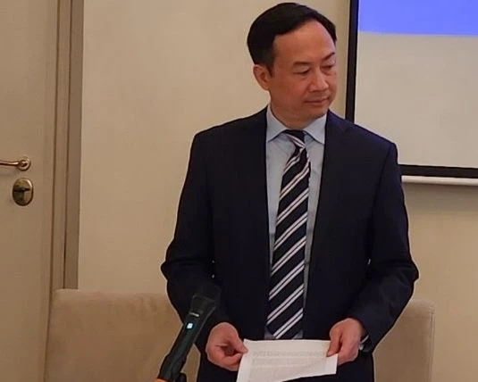 Đại sứ Việt Nam tại Italia Dương Hải Hưng phát biểu chào mừng Hội thảo. Đại sứ Việt Nam tại Italia Dương Hải Hưng phát biểu chào mừng Hội thảo.