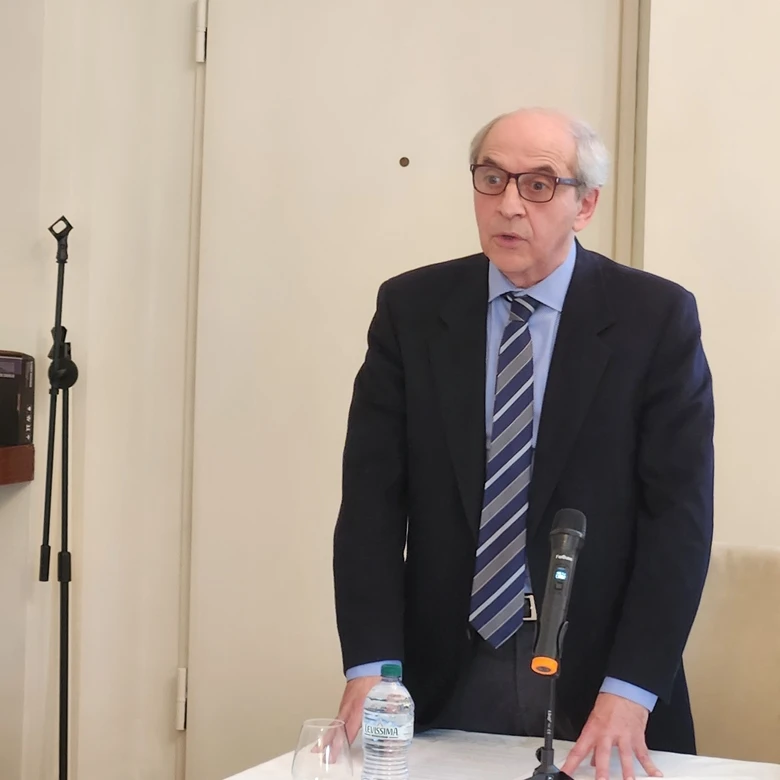 Đồng chí Mauro Alboresi, Tổng bí thư Đảng Cộng sản Italia phát biểu tại Hội thảo. Đồng chí Mauro Alboresi, Tổng bí thư Đảng Cộng sản Italia phát biểu tại Hội thảo.
