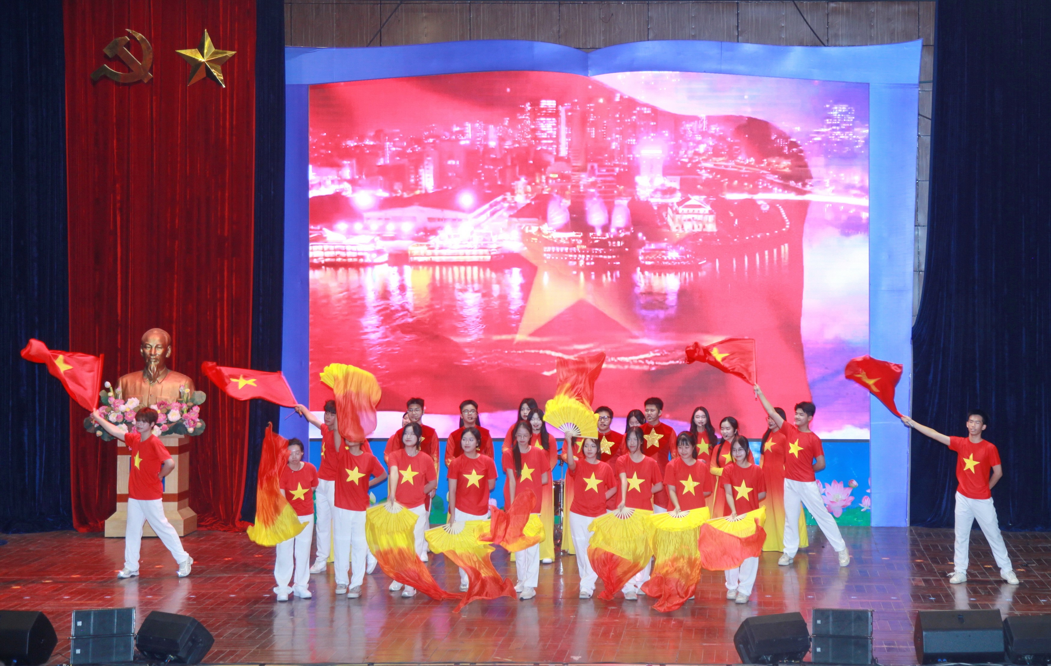 Tiết mục văn nghệ chào mừng của Đoàn Thanh niên MM88b nhà cái. img-0153.jpg