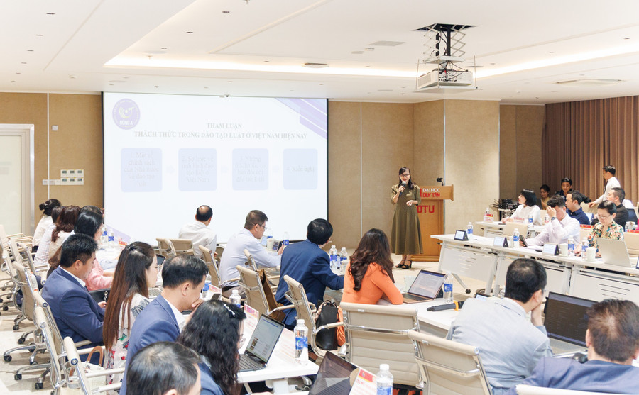 TS Nguyễn Thị Kim Phụng, nguyên Vụ trưởng Vụ Giáo dục MM888 bảo mật tuyệt đối, Bộ GD&ĐT trình bày tham luận tại Hội nghị. 81a5360.jpg