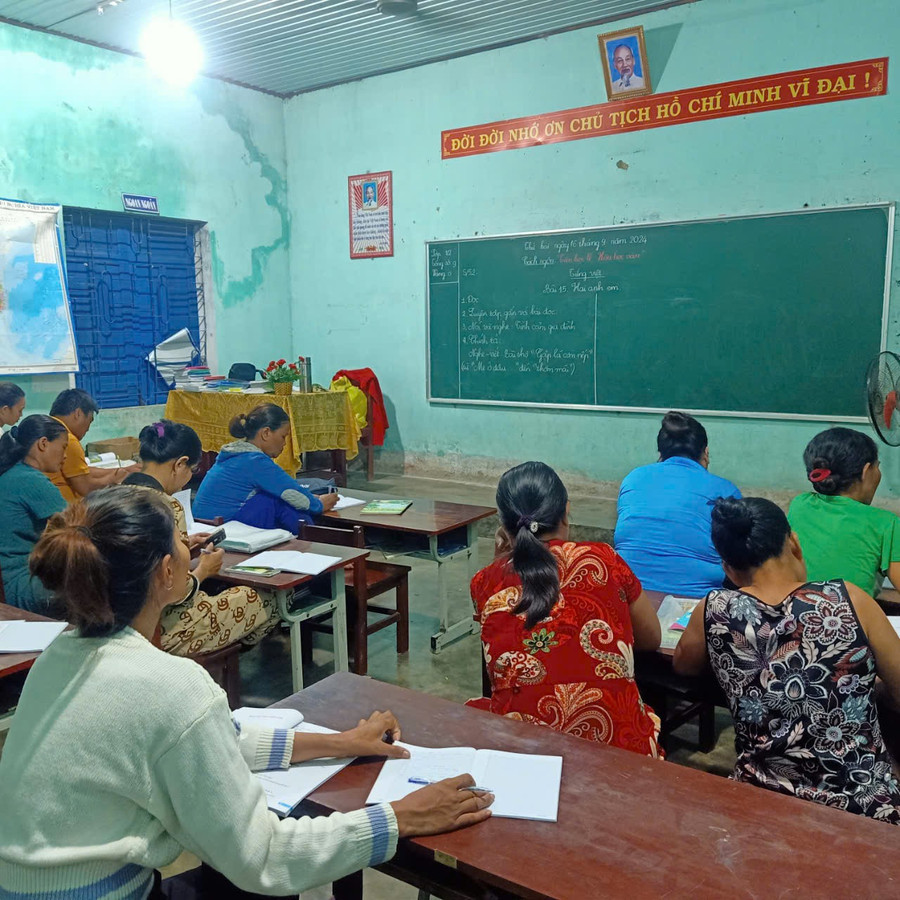 Lớp xóa mù chữ ở thôn Hoa (xã Thạnh Mỹ, TP Đà Nẵng) được huyện Nam Giang cũ mở từ năm 2023 và duy trì cho đến nay.
