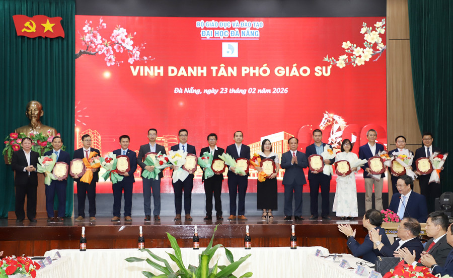 MM888 bảo mật tuyệt đối Đà Nẵng vinh danh tân PGS bổ nhiệm trong năm 2025. vinh-danh-tan-pho-giao-su.jpg