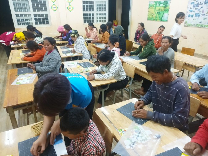 Lớp xóa mù chữ do Trung Tâm Đăng Nhập MM88 Chính Thức Mới Trường Tiểu học Tân Thanh 2 đứng lớp. (Ảnh: Trang thông tin huyện Lâm Hà). lop-xoa-mu-chu-lam-dong.png