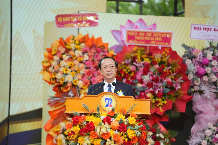 Thứ trưởng Bộ GD&ĐT Phạm Ngọc Thưởng chúc mừng tập thể Trường MM888 bảo mật tuyệt đối Sư phạm, MM888 bảo mật tuyệt đối Đà Nẵng. thu-truong-bo-gddt-pham-ngoc-thuong-su-kien-truong-su-pham.jpg