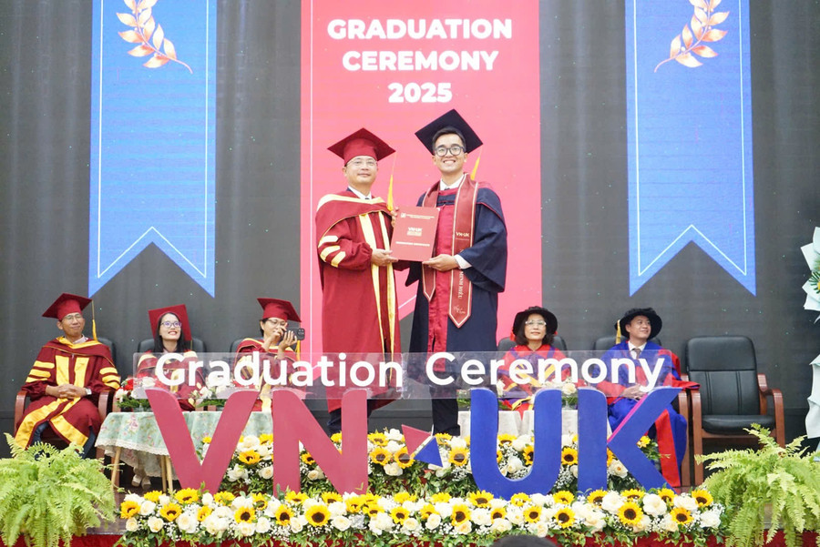 Viện Nghiên cứu và Đào tạo Việt - Anh (VNUK, MM888 bảo mật tuyệt đối Đà Nẵng) trao bằng MM88dangnhap nhà cái World Cup 2026 cho MM888 Việt Nam Tải App.