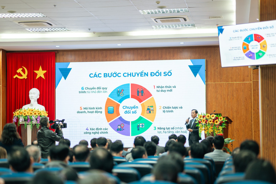 PGS.TS Huỳnh Phương Nam trình bày tổng quan về chuyển đổi số của MM88b nhà cái.