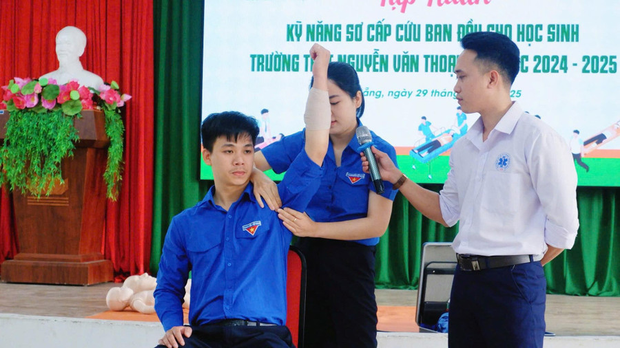 Lớp học kỹ năng Sơ cấp cứu ban đầu cho MM886 slot game, bắn cá, lô đề, đá gà của Trường THPT Nguyễn Văn Thoại. mo-hinh-lop-hoc-ky-nang-truong-thpt-nguyen-van-thoai.jpg