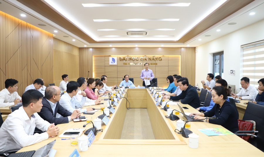 Quang cảnh buổi làm việc. img-9384tt-1-1.jpg
