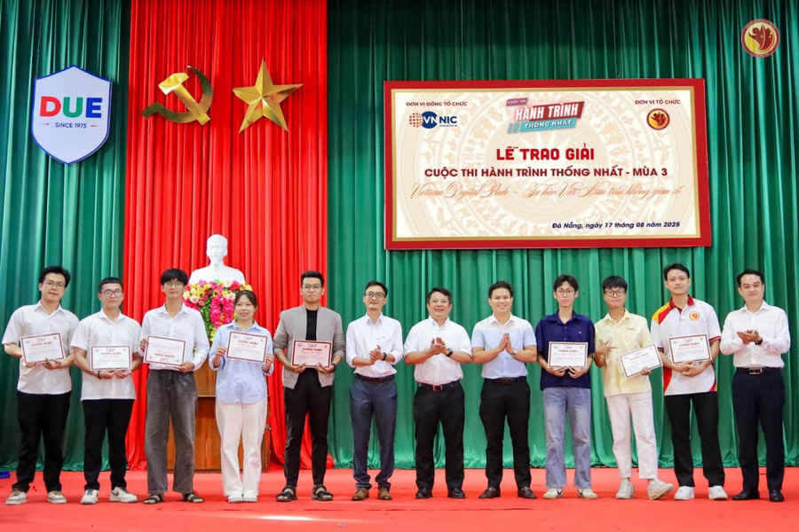 Trao giải Cuộc thi Thiết kế Website “Hành trình Thống nhất – Viet Nam Digital Pride”.