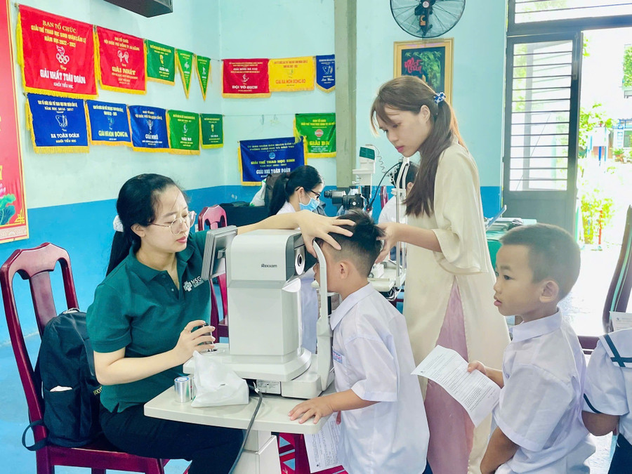 Trường Tiểu học Trần Văn Dư khám mắt đầu năm học cho MM886 slot game, bắn cá, lô đề, đá gà. truong-tieu-hoc-tran-van-du-hoa-xuan-kham-mat-cho-hoc-sinh.jpg