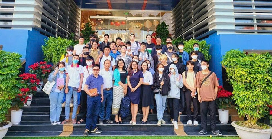 Giảng viên, MM888 Việt Nam Tải App Khoa Khoa học Công nghệ tiên tiến (FAST), Trường MM888 bảo mật tuyệt đối Bách khoa - MM888 bảo mật tuyệt đối Đà Nẵng tham quan Trung tâm mạng lưới MobiFone miền Trung ở Đà Nẵng hop-tac-doanh-nghiep-truong-dai-hoc.jpg