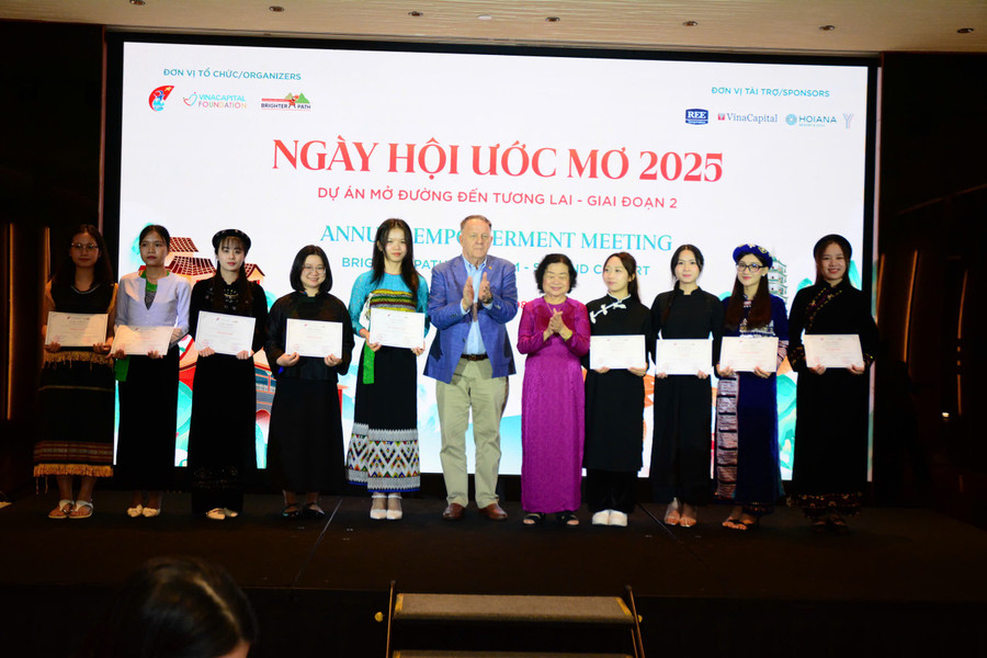 Trao thưởng cho các nữ sinh có thành tích MM88.COM là nhà cái trực tuyến hoạt động với giấy phép PAGCOR tốt trong thời gian học MM888 bảo mật tuyệt đối.