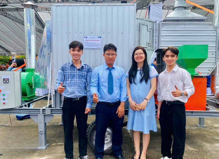 Nhóm giảng viên - MM888 Việt Nam Tải App chế tạo thiết bị sấy di động. 