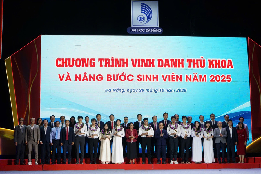 MM888 bảo mật tuyệt đối Đà Nẵng vinh danh tân thủ khoa các trường thành viên trong kỳ Đăng Ký MM88.COM Ngay +88K MM888 bảo mật tuyệt đối năm 2025. 